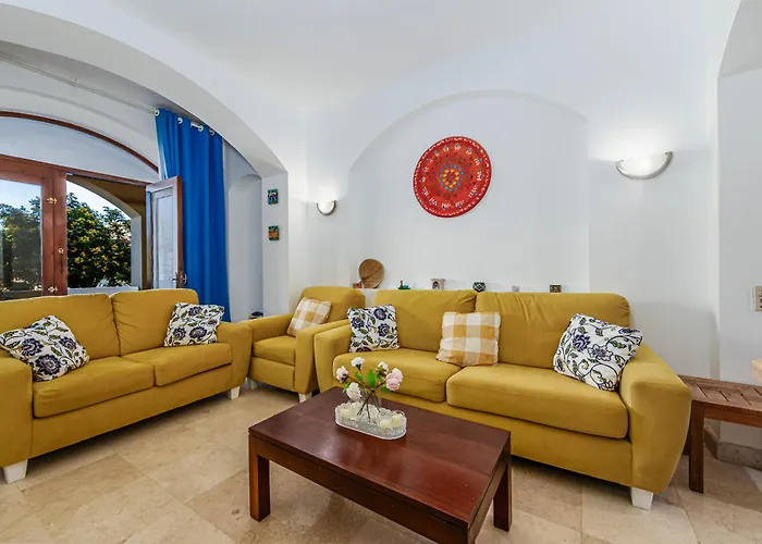 Style In Nubian Design At Lagoon Apartment *