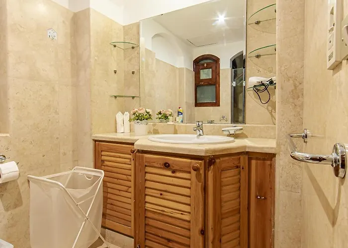 Style In Nubian Design At Lagoon *